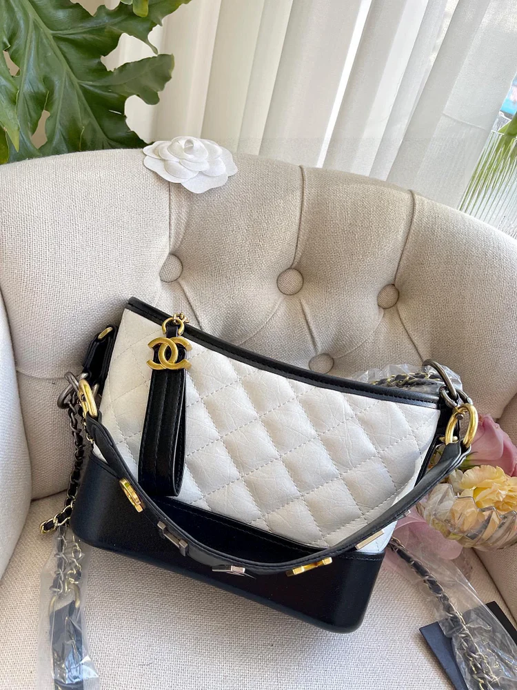 cc new arrival bag size: 20-16-8cm