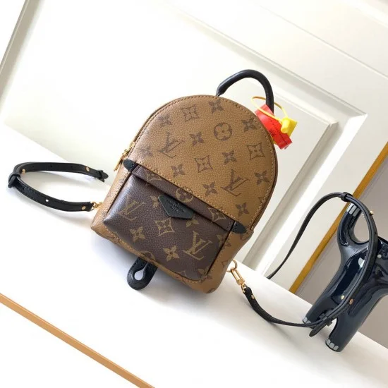 L-bag Model: M44872 Size:17x22x10cm