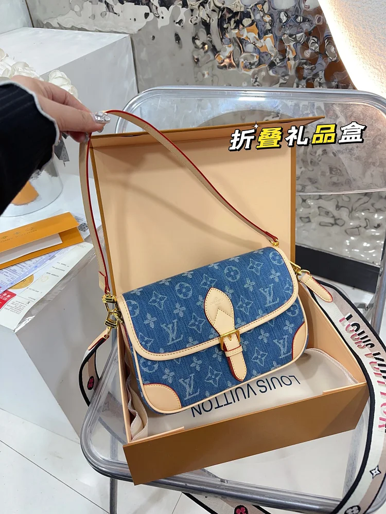Louis Diane denim bag size :  25 15cm