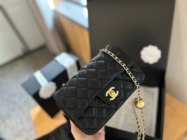 CC new arrival bag size: 20 cm