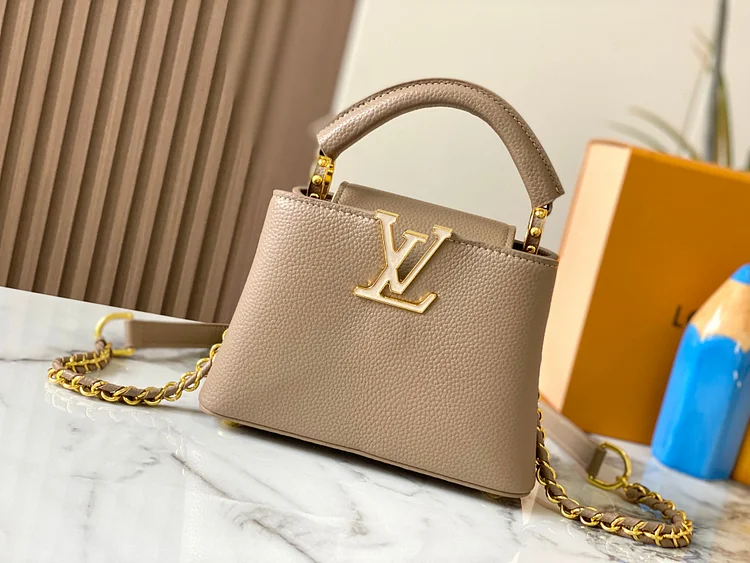 Louis Milky Way Capucines BB  Taurillon leather M23082 size: 21×14×8cm
