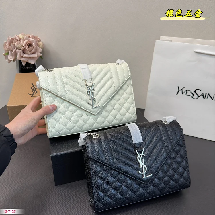 Y ENVELOPE Medium Chain Bag in Supple Matelasse Leather size :25.4 * 17 cm