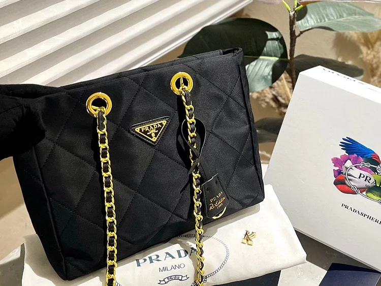 Pra new arrival tote bag size : 28 cm