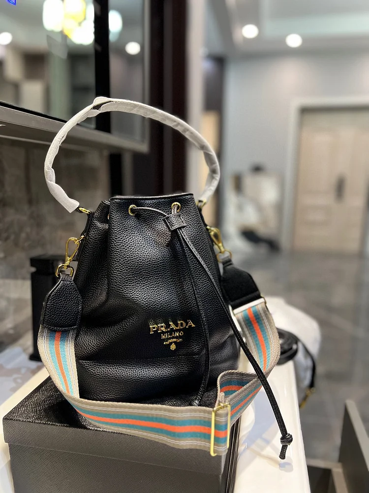 Pra new arrival bucket bag size : 25 * 21 cm