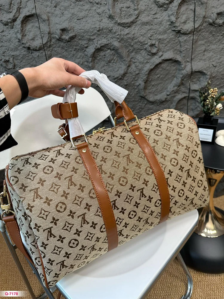 Louis new arrival traval bag size: 45*26cm