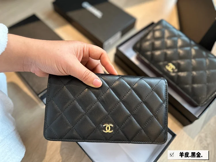 cc wallet top quality size：19*10.5cm