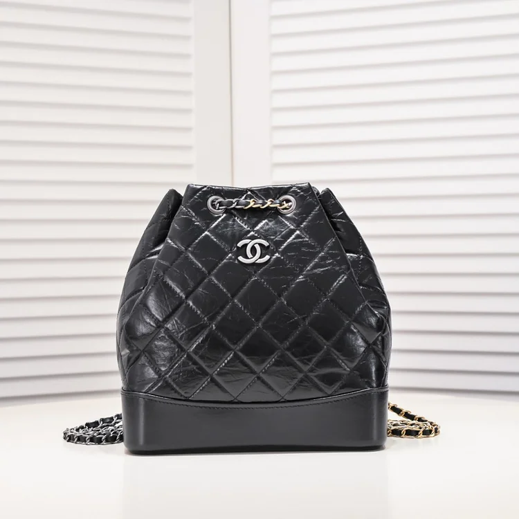 CC 17 Gabrielle backpack size : 24*23*11.5cm