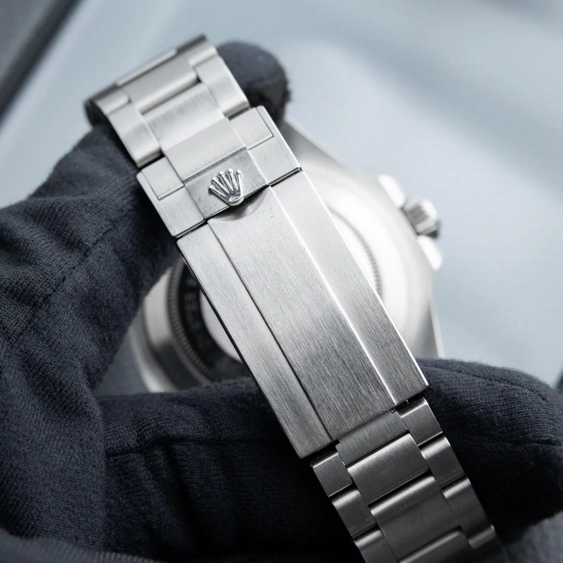 Rolex Sea-Dweller 4000 Ref. 126600 Watch – Free Shipping | Minimalist & Luxury Design | Perfect Gift for Him - Image 9