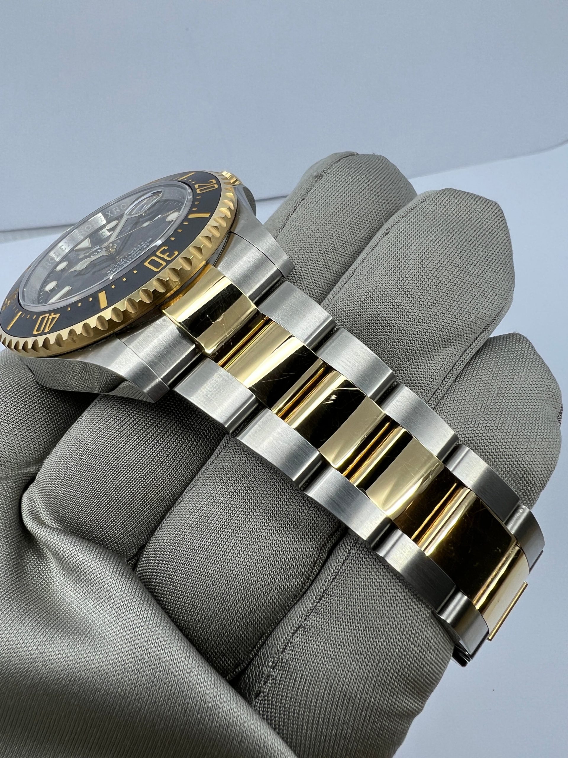 Rolex Sea-Dweller, Stainless Steel and 18k Yellow Gold, 43mm, Ref# 126603-0001 - Image 10