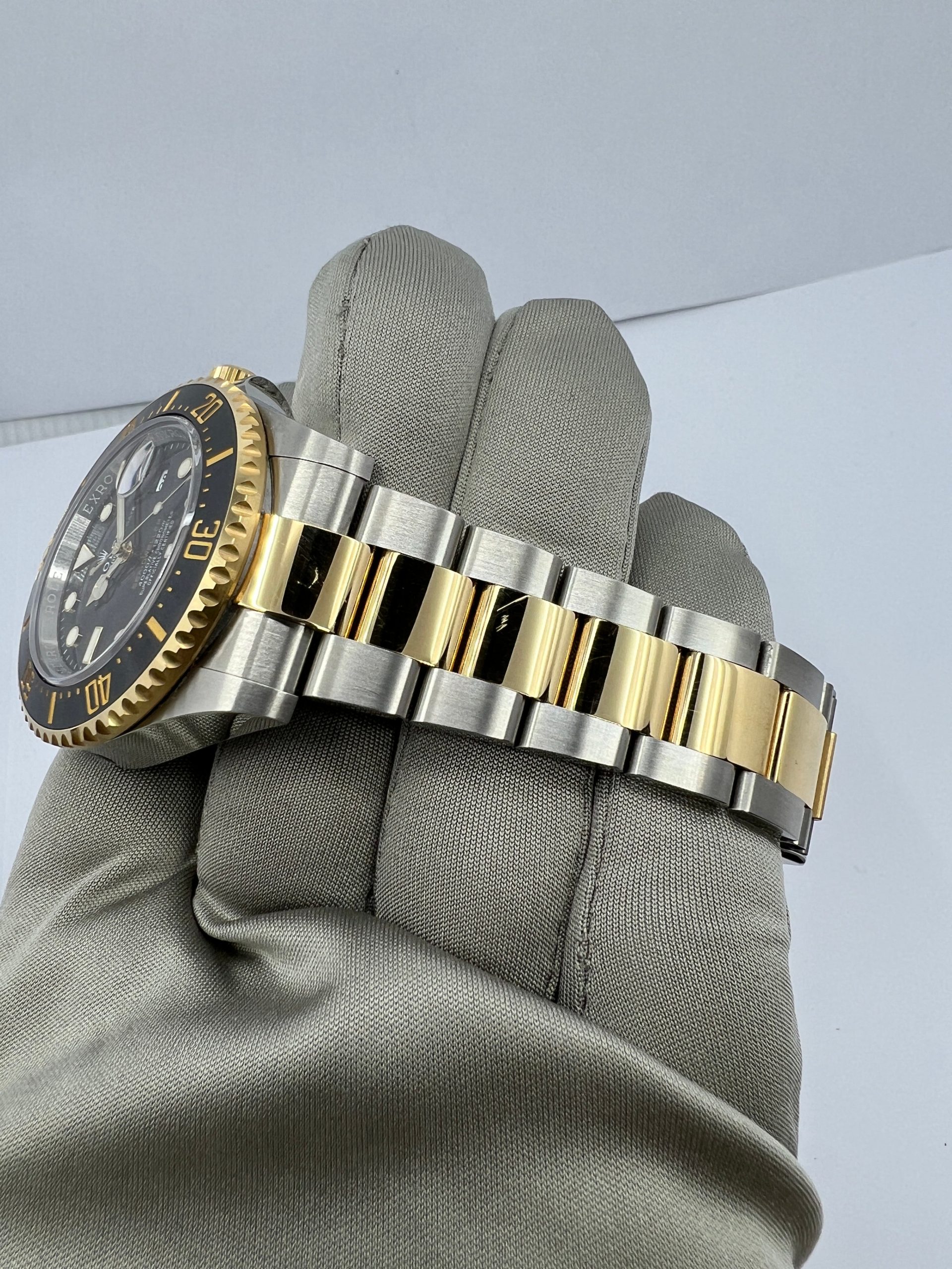 Rolex Sea-Dweller, Stainless Steel and 18k Yellow Gold, 43mm, Ref# 126603-0001 - Image 9
