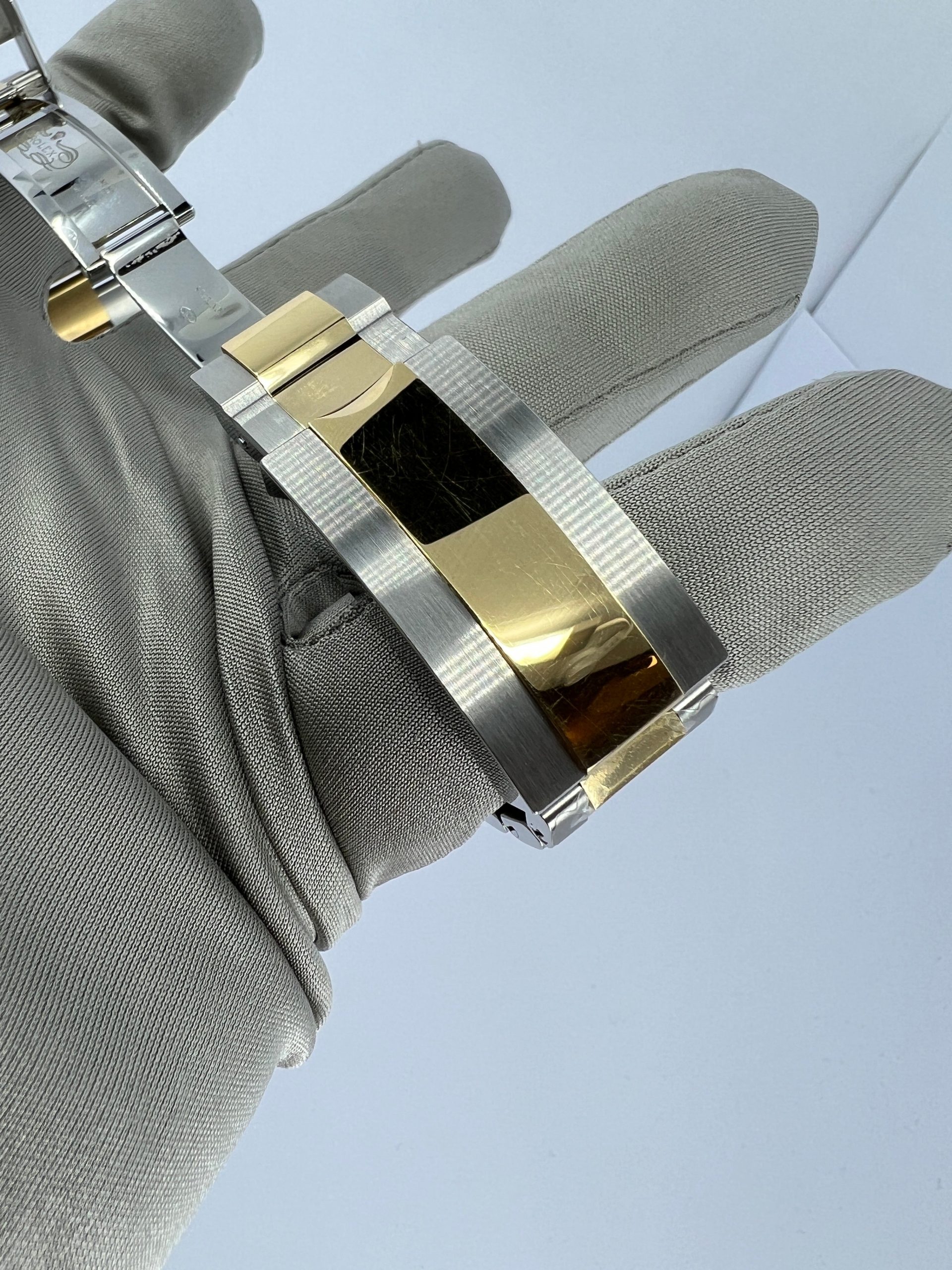 Rolex Sea-Dweller, Stainless Steel and 18k Yellow Gold, 43mm, Ref# 126603-0001 - Image 4
