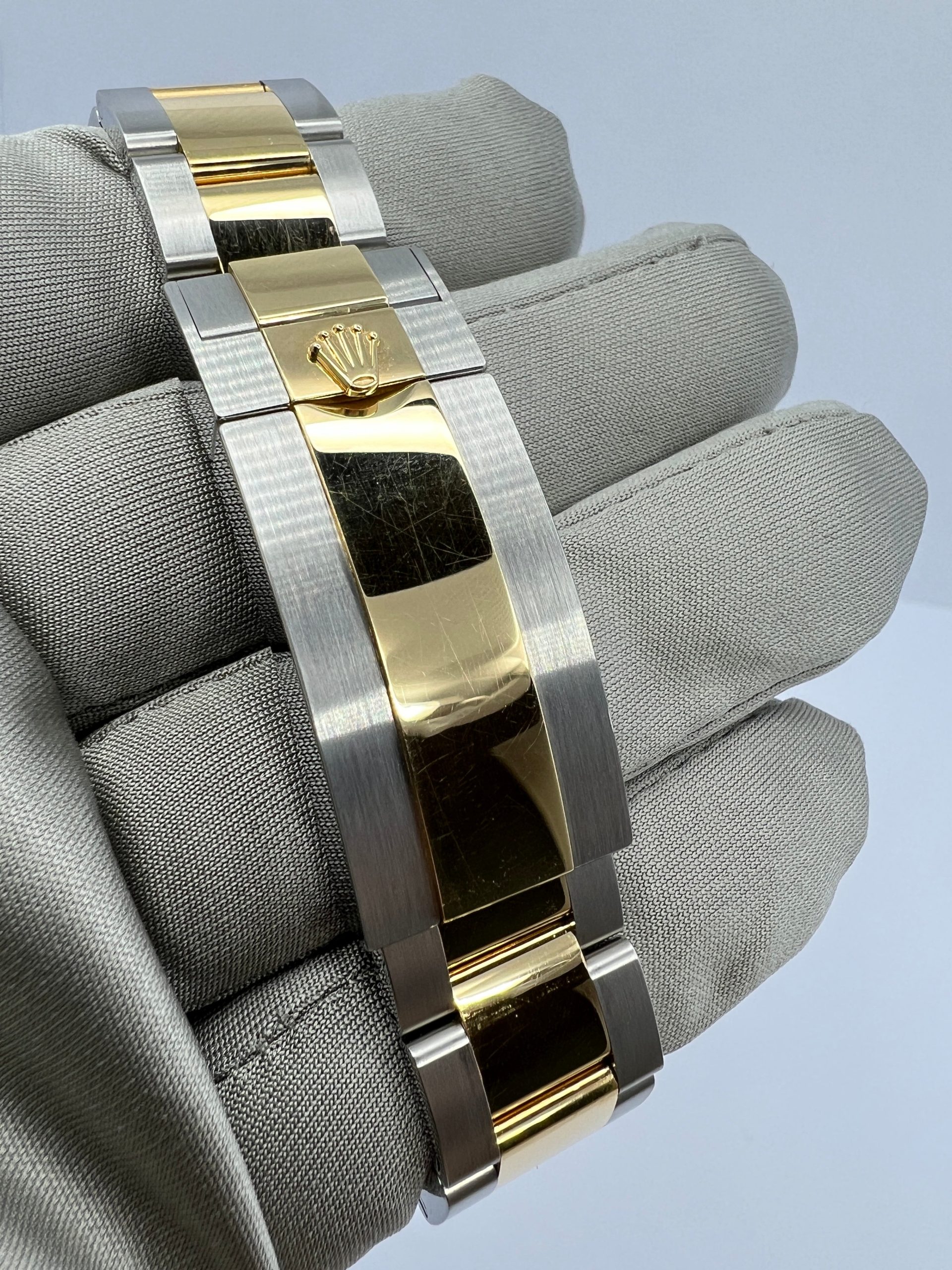 Rolex Sea-Dweller, Stainless Steel and 18k Yellow Gold, 43mm, Ref# 126603-0001 - Image 7